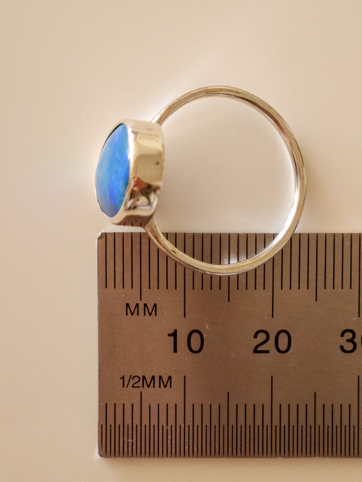 Coober Pedy opal ring / Size 8 / Australian Crystal opal doublet / Minimalist ring / dainty jewelry