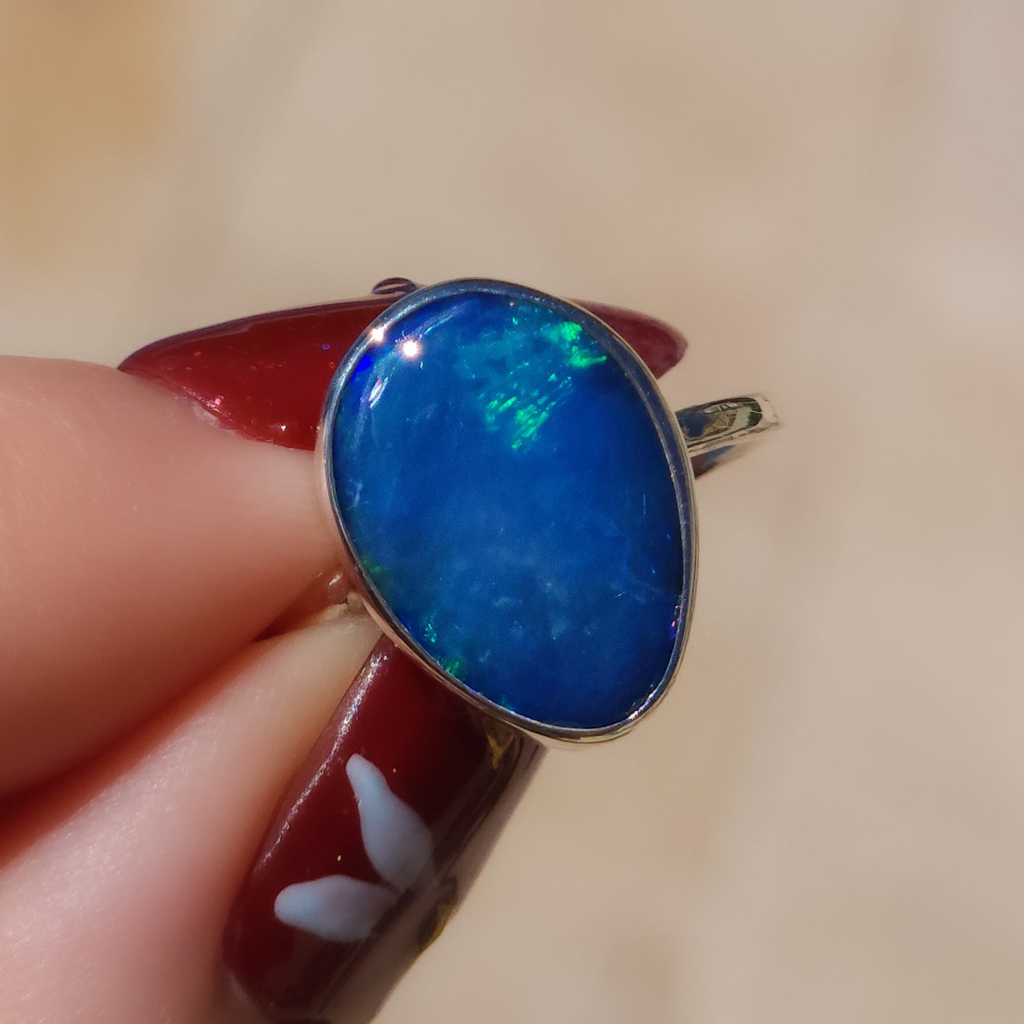 Coober Pedy opal ring / Size 8 / Australian Crystal opal doublet / Minimalist ring / dainty jewelry