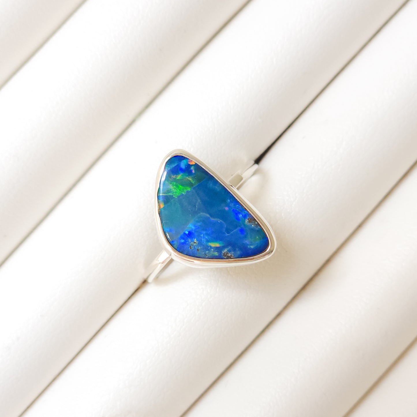 Rare Australian opal doublet ring / Free Sizing / Coober Pedy Opal / 925 solid silver / Statement ring / blue opal ring