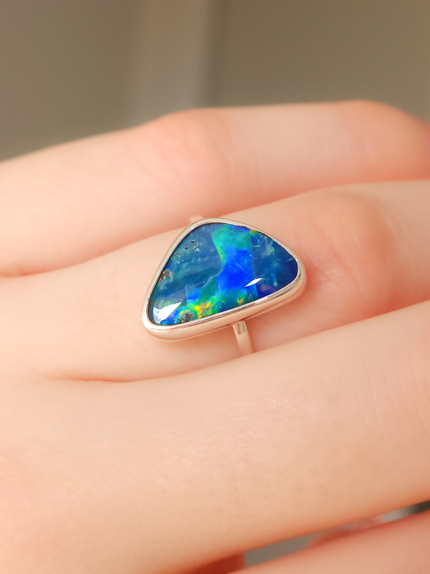 Rare Australian opal doublet ring / Free Sizing / Coober Pedy Opal / 925 solid silver / Statement ring / blue opal ring