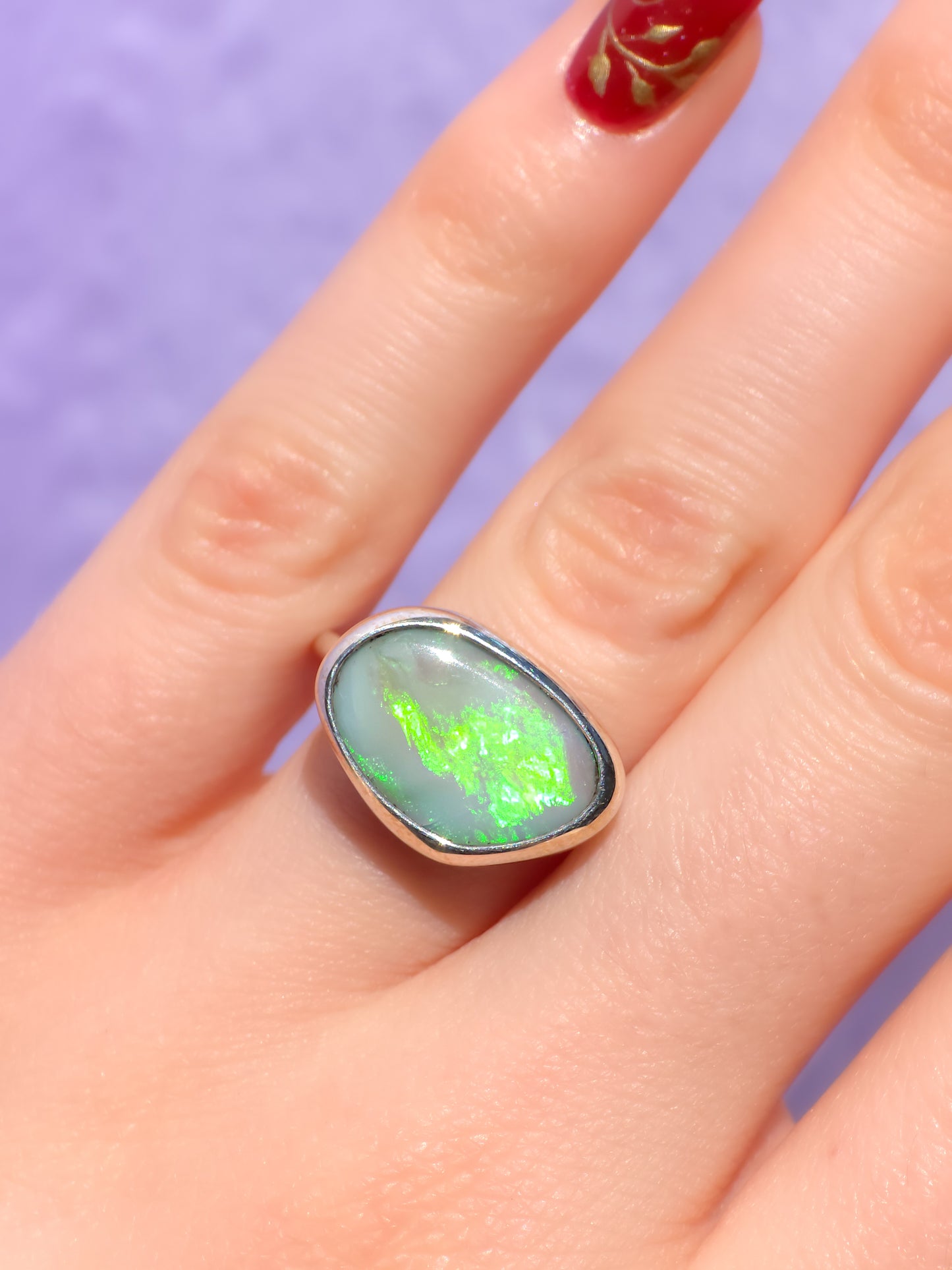Australian Mintabie opal doublet ring / Free Sizing / 925 solid silver / minimal jewelry / flashy green
