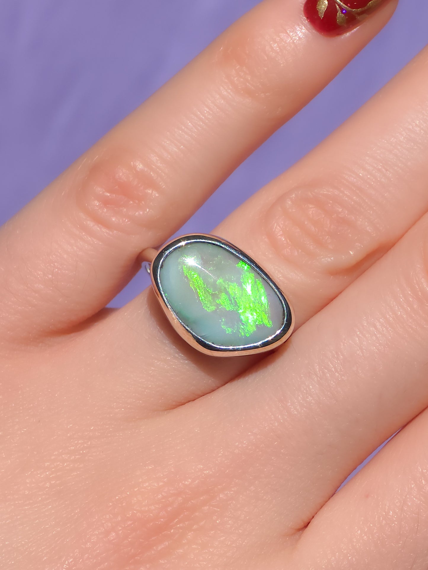 Australian Mintabie opal doublet ring / Free Sizing / 925 solid silver / minimal jewelry / flashy green
