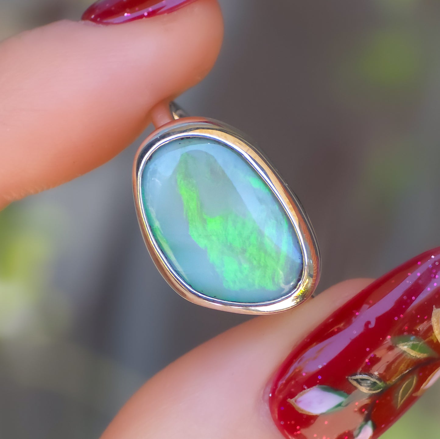 Australian Mintabie opal doublet ring / Free Sizing / 925 solid silver / minimal jewelry / flashy green