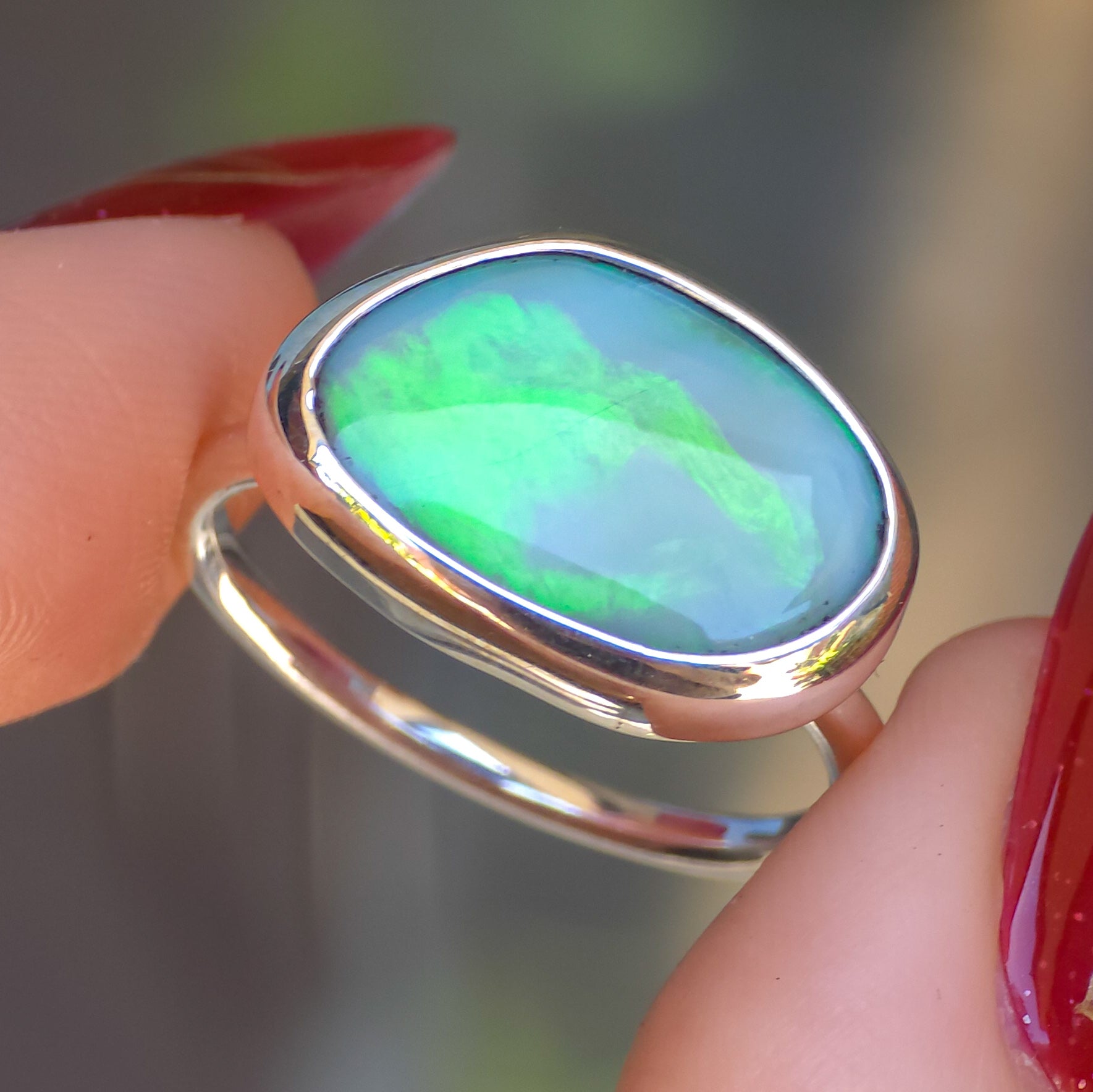 Australian Mintabie opal doublet ring / Free Sizing / 925 solid silver / minimal jewelry / flashy green