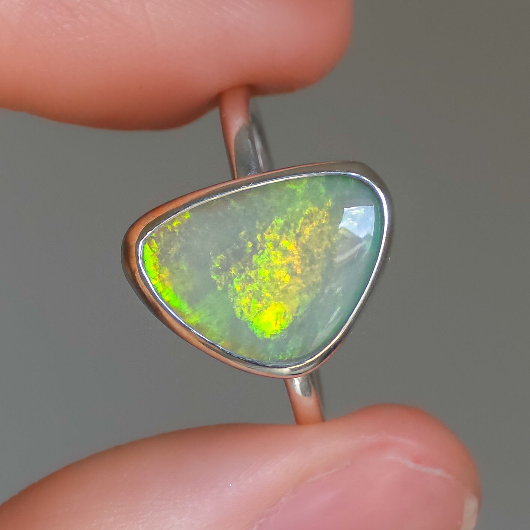 Australian Mintabie opal doublet ring / Free Sizing / 925 solid silver / minimal jewelry / flashy green