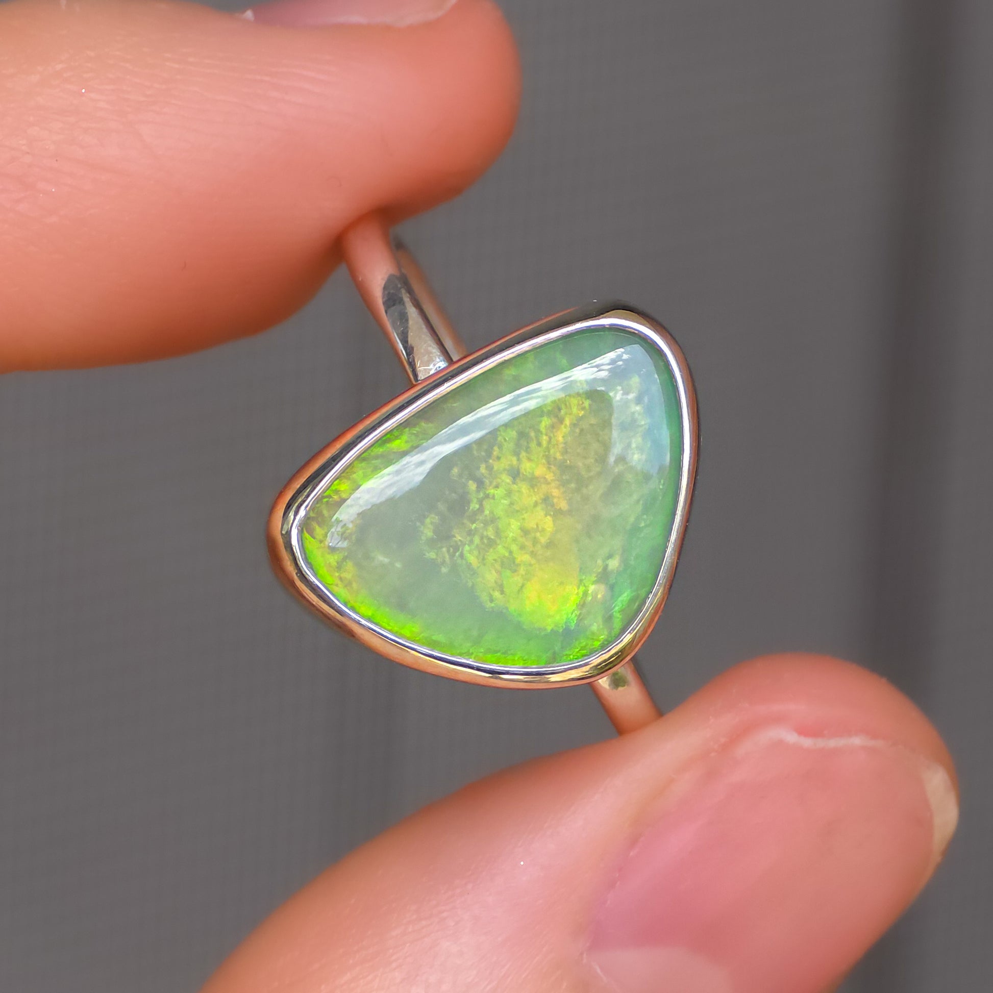 Australian Mintabie opal doublet ring / Free Sizing / 925 solid silver / minimal jewelry / flashy green