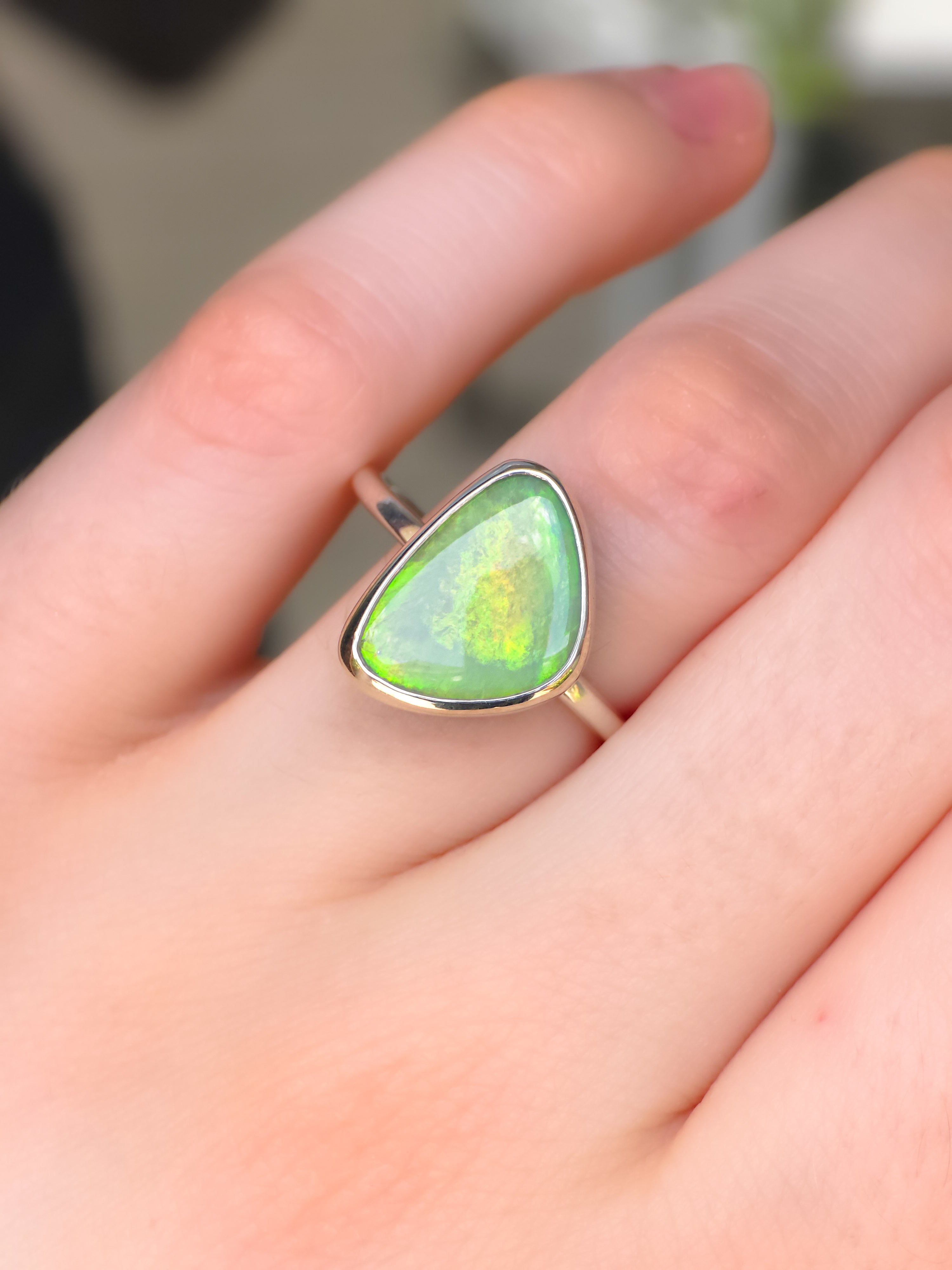 Australian Mintabie opal doublet ring / Free Sizing / 925 solid silver / minimal jewelry / flashy green