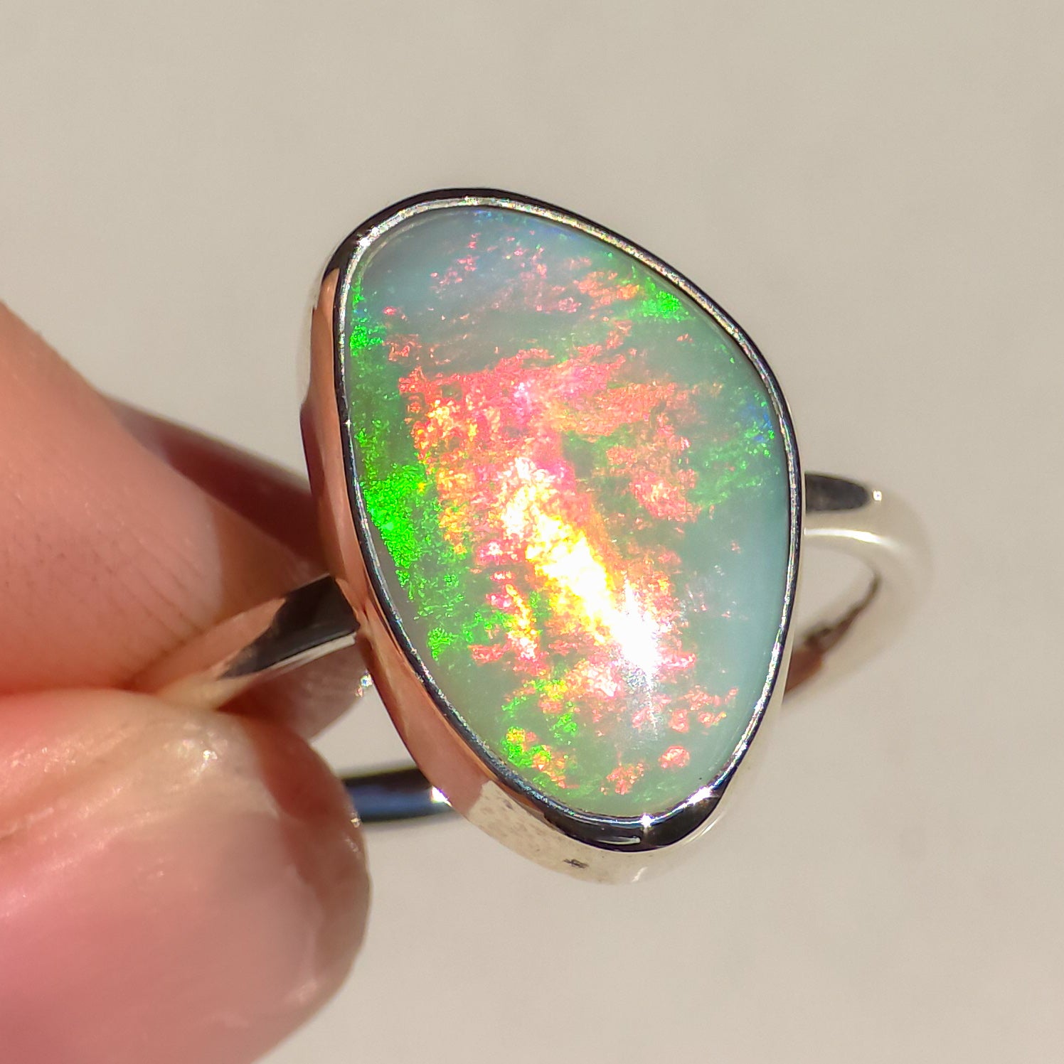 GALACTIC | Australian Mintabie opal doublet ring / Free Sizing / 925 solid silver / minimal jewelry / rainbow opal