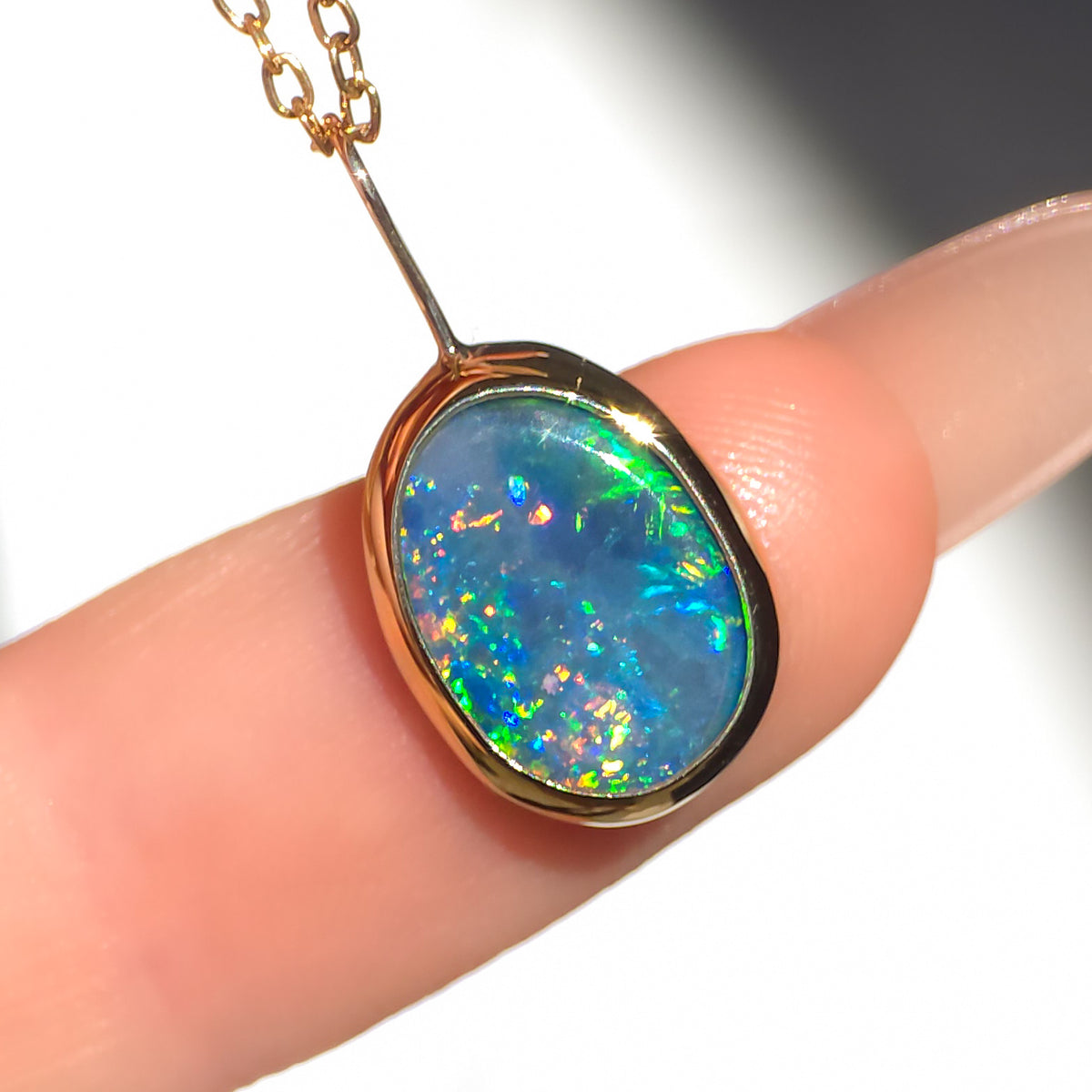 CON BRIO | 14K Gold Coober Pedy Opal Doublet Pendant, Rainbow Australian Opal