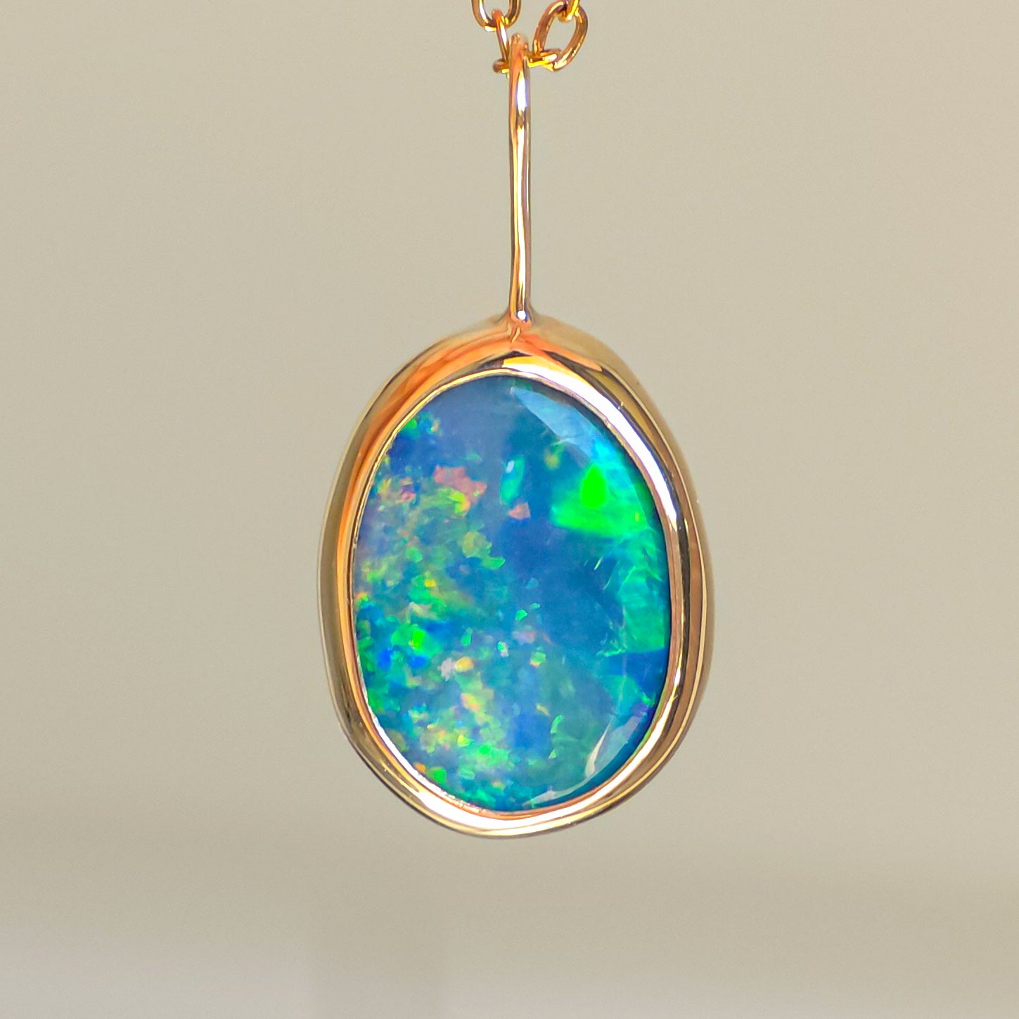 CON BRIO | 14K Gold Coober Pedy Opal Doublet Pendant, Rainbow Australian Opal