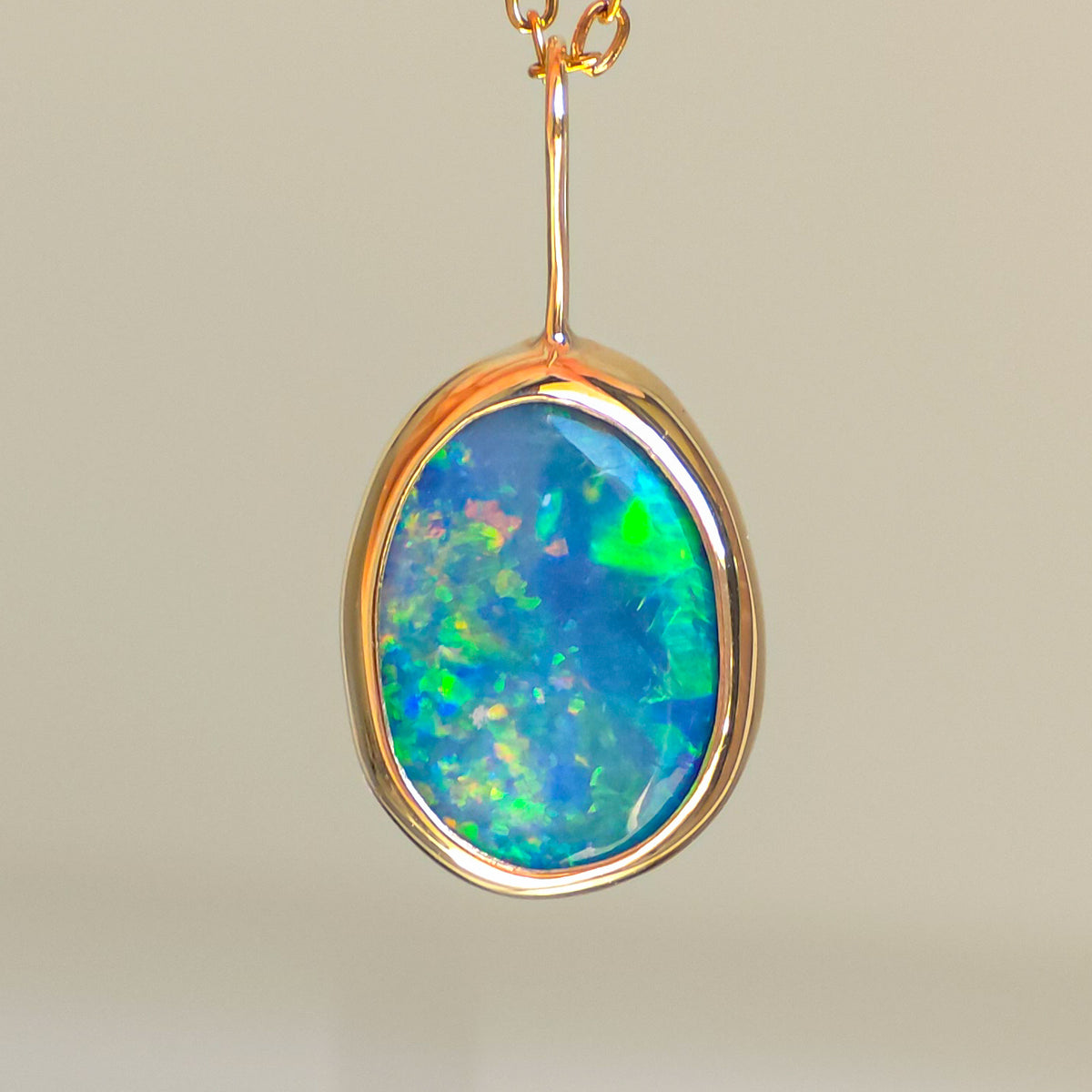 CON BRIO | 14K Gold Coober Pedy Opal Doublet Pendant, Rainbow Australian Opal